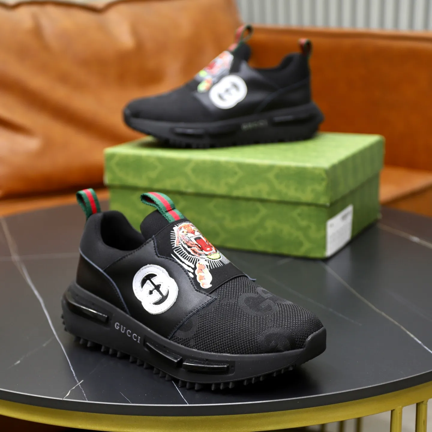 Ex-factory price: 462💰🙅‍♂️🙅‍♂️🙅‍♂️ Brand: GUCCI Standard code: 38-44 (45 customized) Grade: Same as the official website Material: Original cowhide material spliced with brand cloth Comfortable and breathable lining Lightweight and wear-resistant sports outsole Style category: Men's fashionable casual shoes Running sports shoes Distinguished luxury brand elements Top luxury color: actual picture color